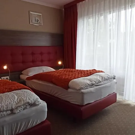 Hotel Waldblick BSR Garten mit Pavillons im Schwarzwald, ideal für Paare, Familien, Hunde