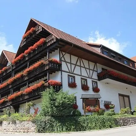Hotel Waldblick BSR Garten mit Pavillons im Schwarzwald, ideal für Paare, Familien, Hunde