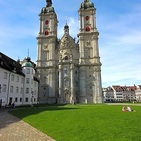 Hotel Waldblick BSR Garten mit Pavillons im Schwarzwald, ideal für Paare, Familien, Hunde Hotel Donaueschingen