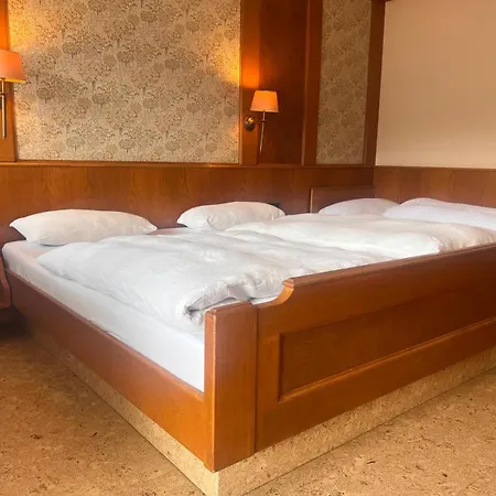 Hotel Waldblick BSR Garten mit Pavillons im Schwarzwald, ideal für Paare, Familien, Hunde