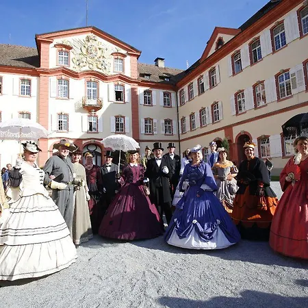 Hotel Waldblick BSR Garten mit Pavillons im Schwarzwald, ideal für Paare, Familien, Hunde
